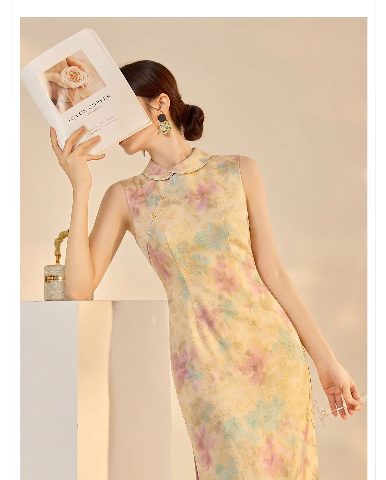 Đầm maxi sườn xám cải tiến tay áo ve áo in hoa xẻ tà — màu vàng chi tiết 5
