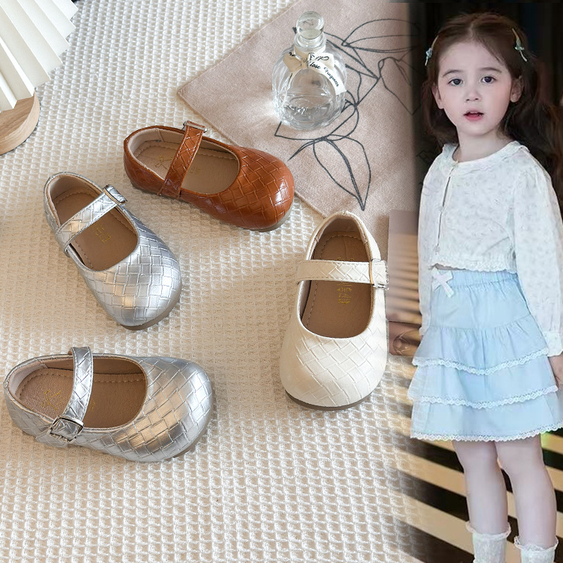 Woven fashionable children's shoes