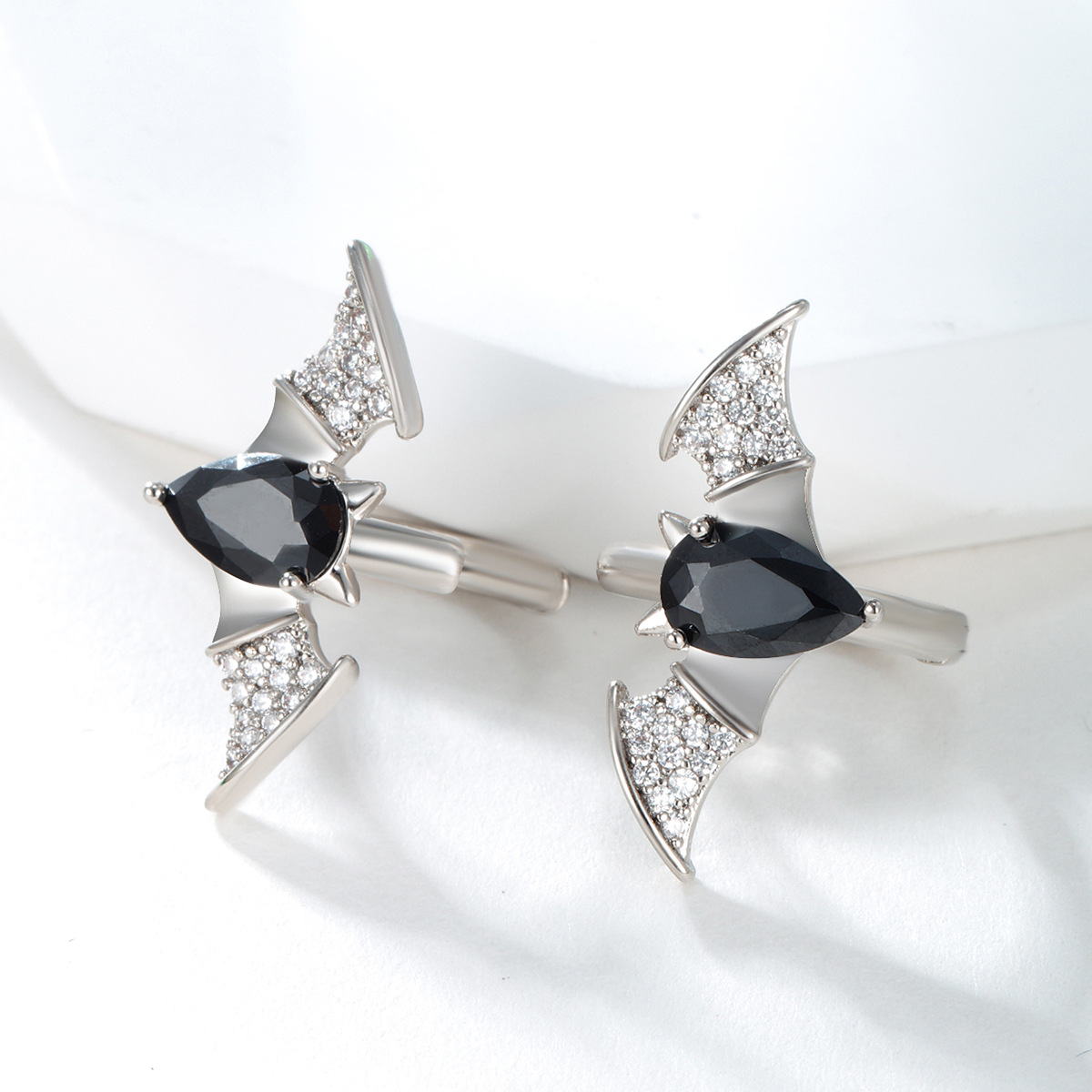 Joyería de Xuping en forma de gota negro gema artificial bate oído anillo oído hebilla estilo fresco pendientes de moda para hombres y mujeres