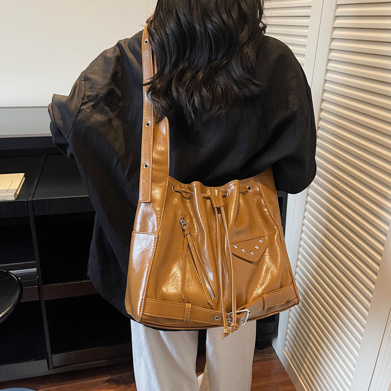 Bolso transfronterizo para mujeres otoño y invierno 2025, nuevo bolso de cubo de cuerda para mujeres, bolso de hombro de bolsillo para salir a la trayectoria.