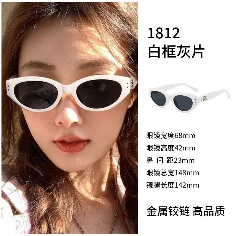 1812-white frame gray