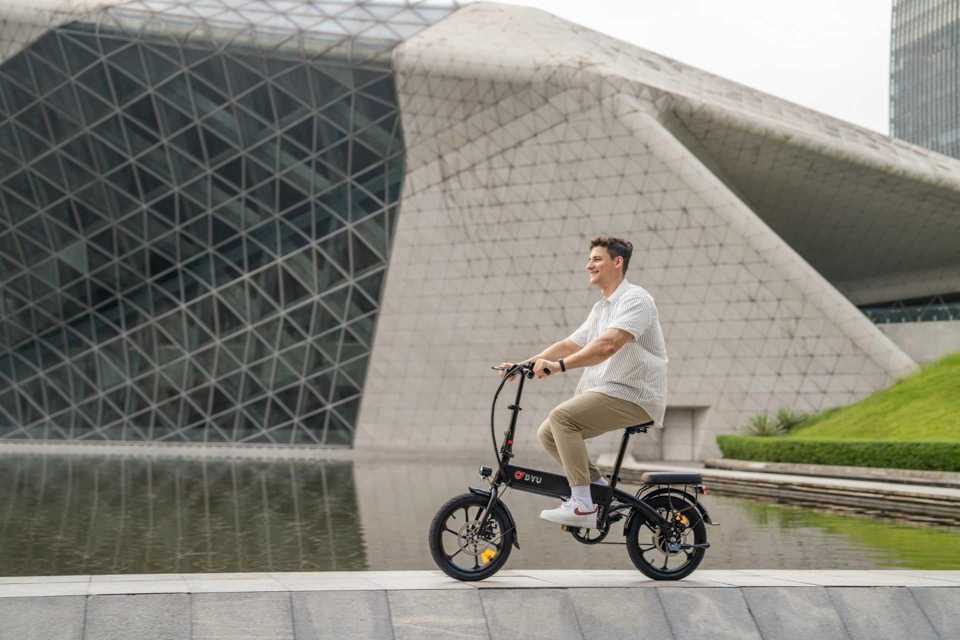 Cross-border wholesale from Dayu Factory: New lithium battery long-range folding electric assist bicycle for men and women