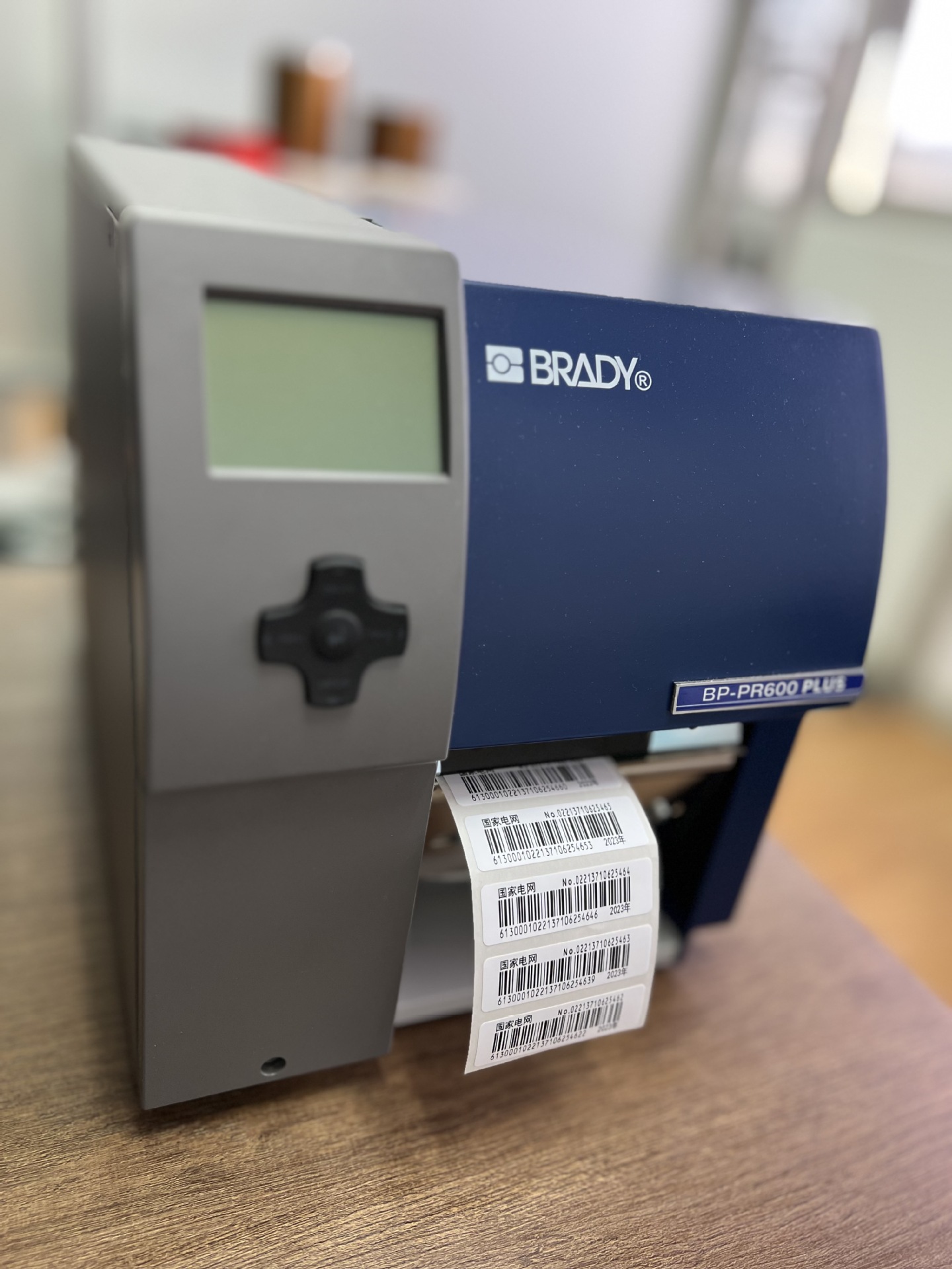 安徽省非标艾利亮白PET彩印标签FASSON双层底纸POLYESTER不干胶厂