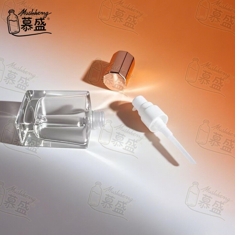 新入荷30ml角型ファンデーション液詰め替えボトル 高級透明空ボトル包装材 携帯用小容量|undefined