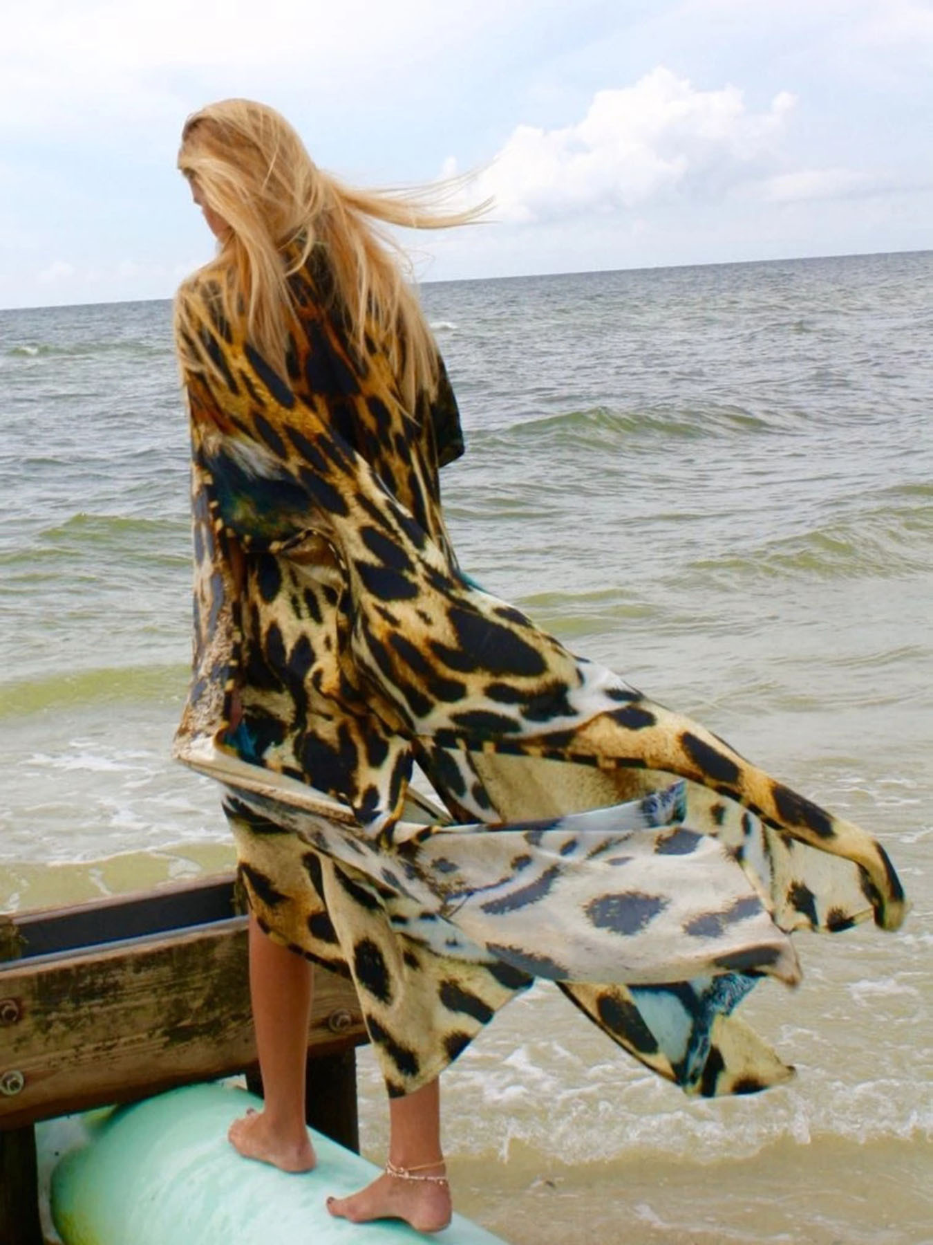 Posicionamiento transfronterizo europeo y americano cabeza de tigre estampado falda de playa camisa de protección solar cárdigan sexy suelto falda de vacaciones traje de baño mujer 5D76