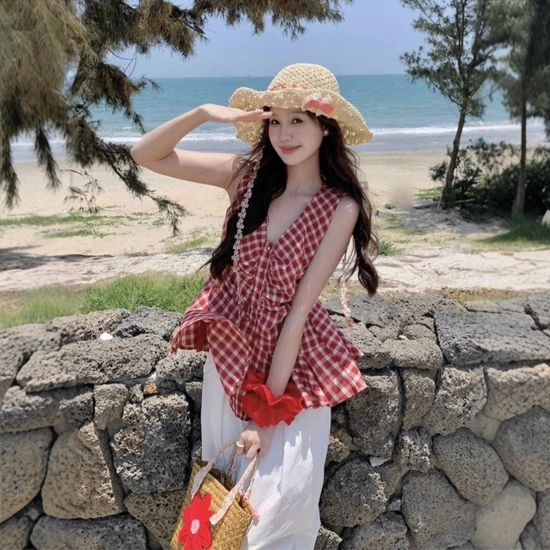 Hot Girl Style Plaid V-Neck Vest for Women 2026 Summer New Slim Fit Ruched Outerwear Stylish Camisole Top Hot Girl Style Plaid V-Neck Vest for Women 2026 Summer New Slim Fit Ruched Outerwear Stylish Camisole Top