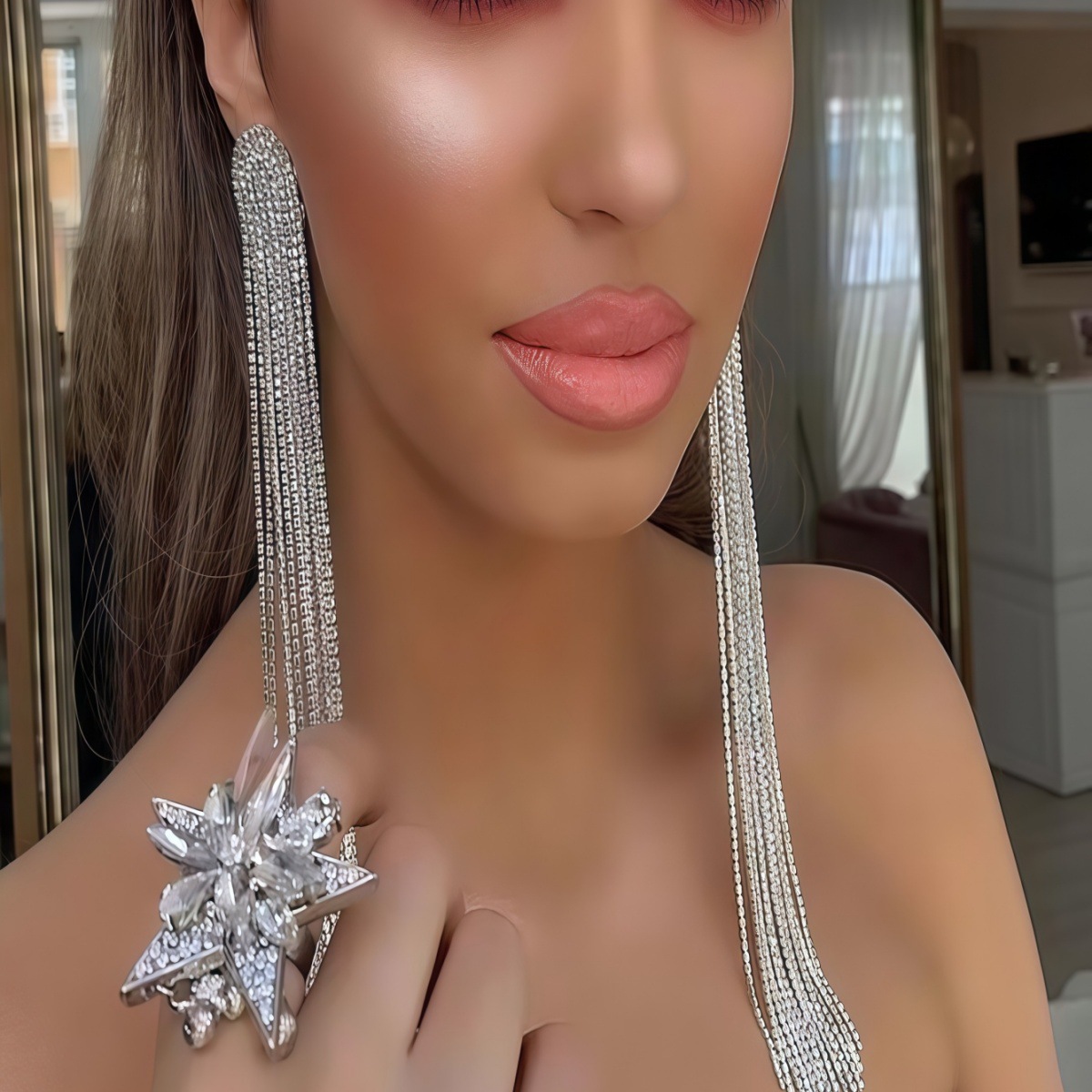 2025 temperamento de comercio exterior aretes largos tempestuosos aretes de moda aretes de cadena de garras fríos de Europa y América aretes de diamante