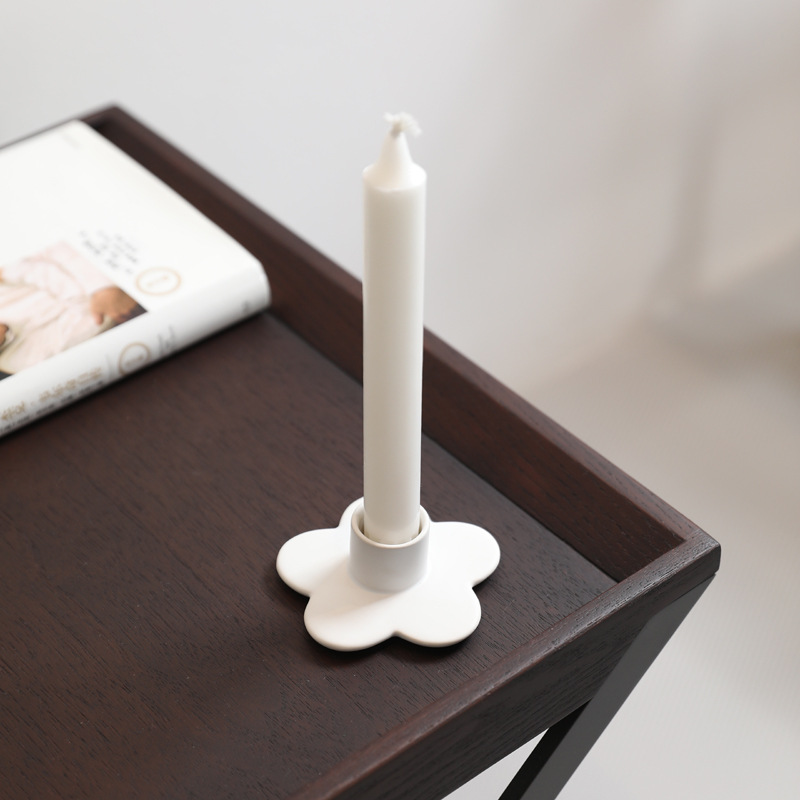 Cenáculo de cerámica blanco y negro a la luz de las velas accesorios de cena romántica candelabros decoración de mesa de comedor decorativa