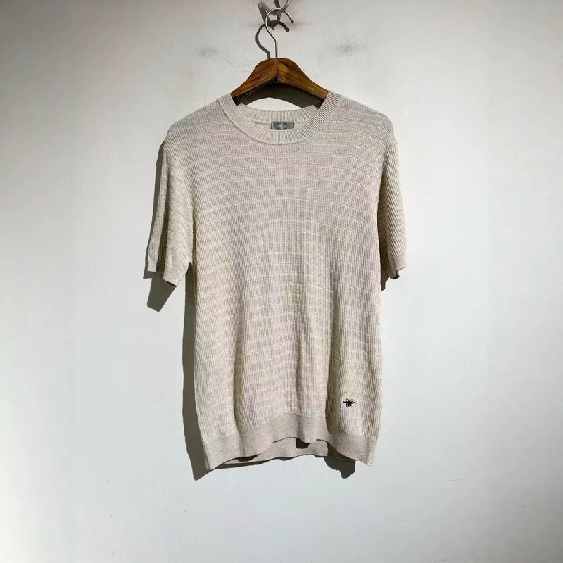 26-Year-Old Spring/Summer Old Money Style Men's T-Shirt with Bee Embroidery, Made of Lyocell Linen Knit, Simple Round Neck, Short Sleeves 26-Year-Old Spring/Summer Old Money Style Men's T-Shirt with Bee Embroidery, Made of Lyocell Linen Knit, Simple Round Neck, Short Sleeves
