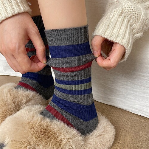 Boneless Retro Color-blocked Socks for Women and Men - Fall/Winter Medium Calf Socks, Gender-neutral, Colorful, Brown, Winter Long Cotton Socks, Zhuji