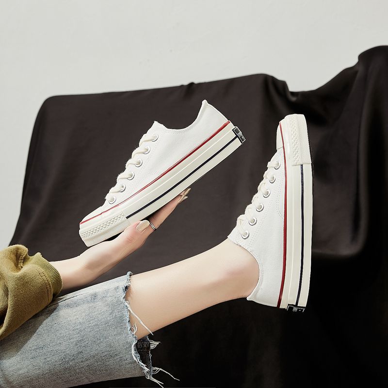 Zapatos de lona para mujeres 2026 nuevos zapatos de tela plana versátiles de verano delgados zapatos casuales transpirables zapatos de skate de altura baja tendencia masculina