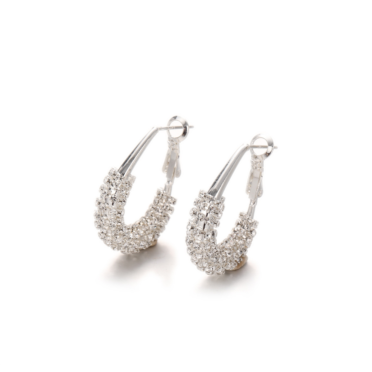 Bronce chapado en oro de 18 quilates de moda europea y americana botones de orejas de alta calidad canasta plateada incrustada orejas de zircon simple y versátil