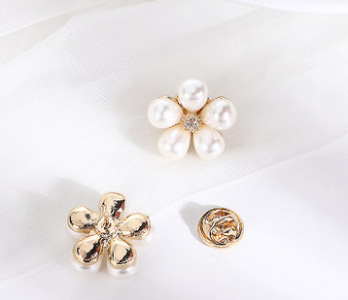 Inswind broche de dibujos animados japoneses accesorios femeninos adorables pin insignia personalidad simple anti-drift pin