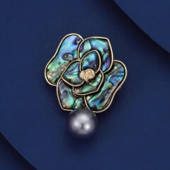 小香風貝母山茶花ブローチ高級女性軽豪華真珠ピン小衆復古胸花コートアクセサリー