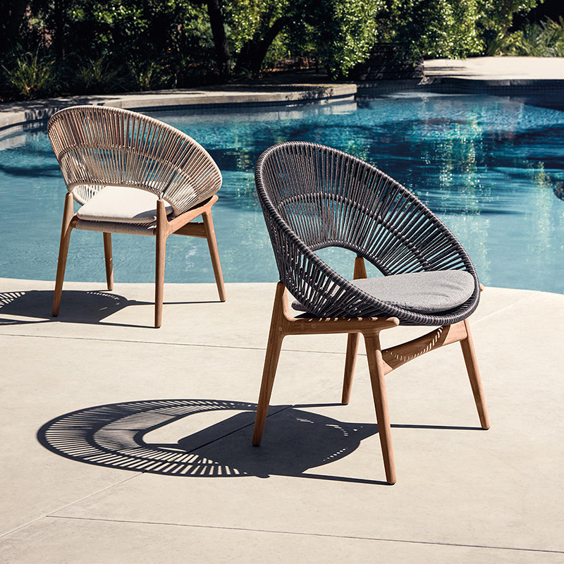 Mesas y sillas de madera maciza para exteriores, muebles de ocio para patio de villa, conjunto de sillas de comedor de teca y ratán impermeables y resistentes al sol para jardín o balcón.