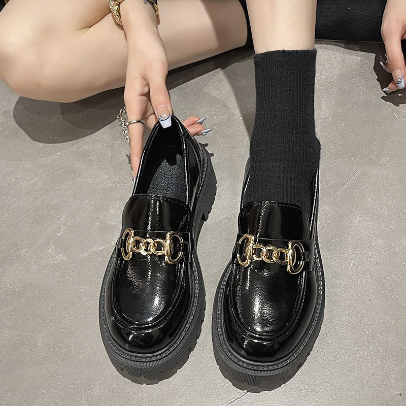 Zapatos de cuero gruesos y gruesos con suelas gruesas y zapatos pequeños estilo británico nuevos zapatos de primavera con un pie para pedalear zapatos femeninos zapatos negros de felicidad