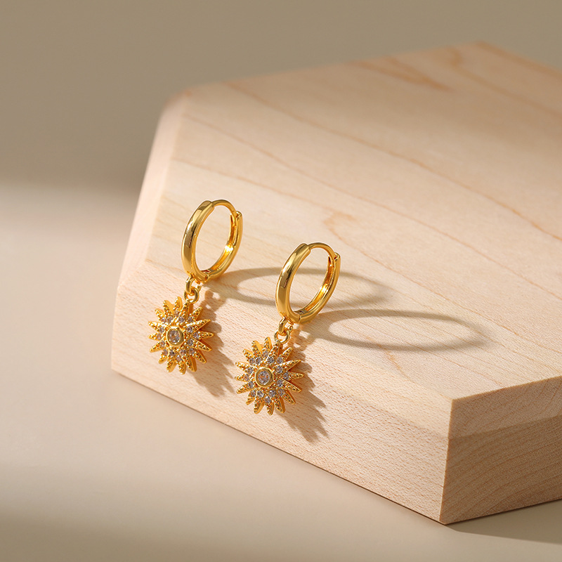 Copper Gold Plated Creative Zircon Sun Earrings display picture 5