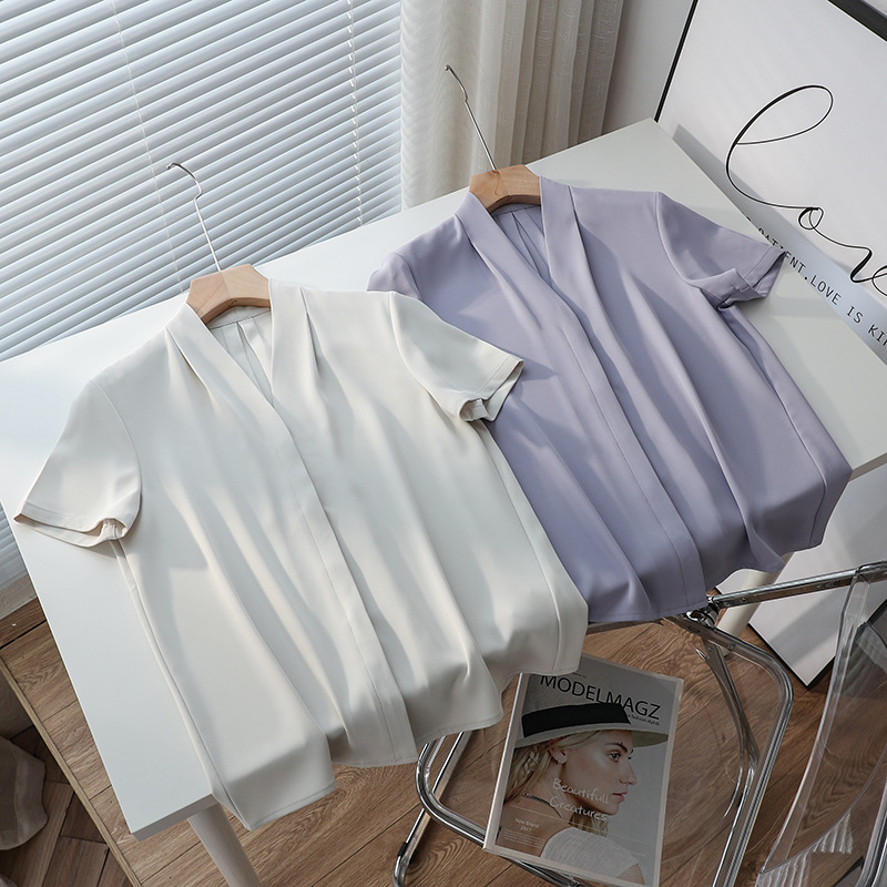 Casual and Elegant! French Light Mature V Neck Short-Sleeved Shirt for Women Professional Work Clothing Chic Interview Top with Suit
