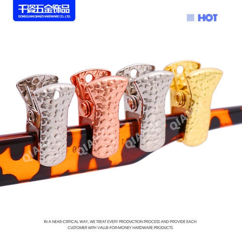 Metal long tail clip electroplated pattern flat mouth clip glasses chain clip rubber pad melon seed clip material thick and durable