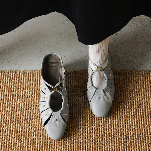 Sandal cao gót nữ mũi nhọn hở mũi, gót 5.5 cm, phong cách vintage đinh tán rỗng — Xám xanh