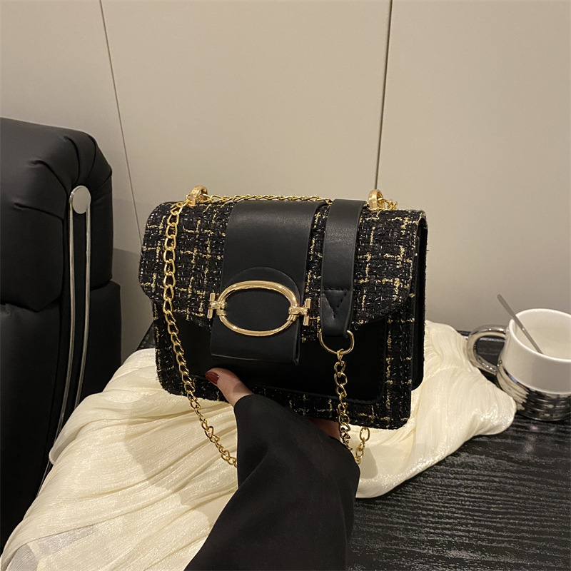 Primavera y verano 2025 nueva personalidad tendencia sagrada casual simple cadena de metal bolso de hombro mensajero pequeño cuadrado bolso femenino