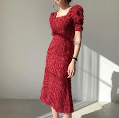 羽毛のフリンジワンピースの女性の夏服は軽くて熟しています。