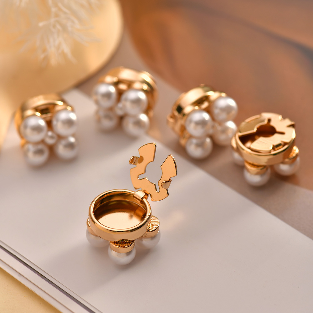 Banquet, Daily Occasion 1 Piece Elegant Simple Style Geometric Alloy Inlaid Pearls Artificial Pearls Women's Cufflinks