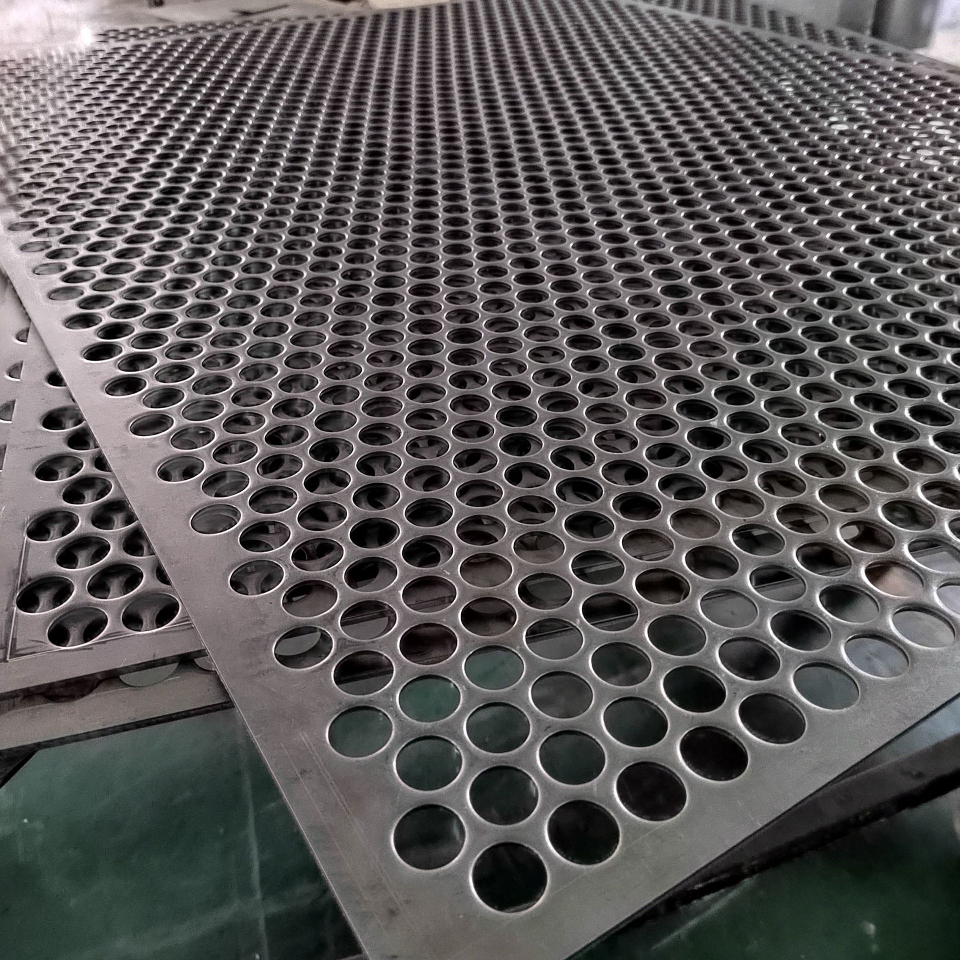 冲孔凹凸板（鳄鱼冲孔凹凸板）鱼泡泡孔凹凸板