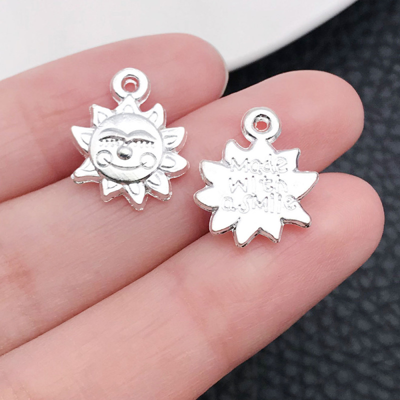 五色レトロ透かし彫り星月太陽合金ペンダント手作りブレスレットキーホルダーアクセサリーアクセサリーペンダント|undefined