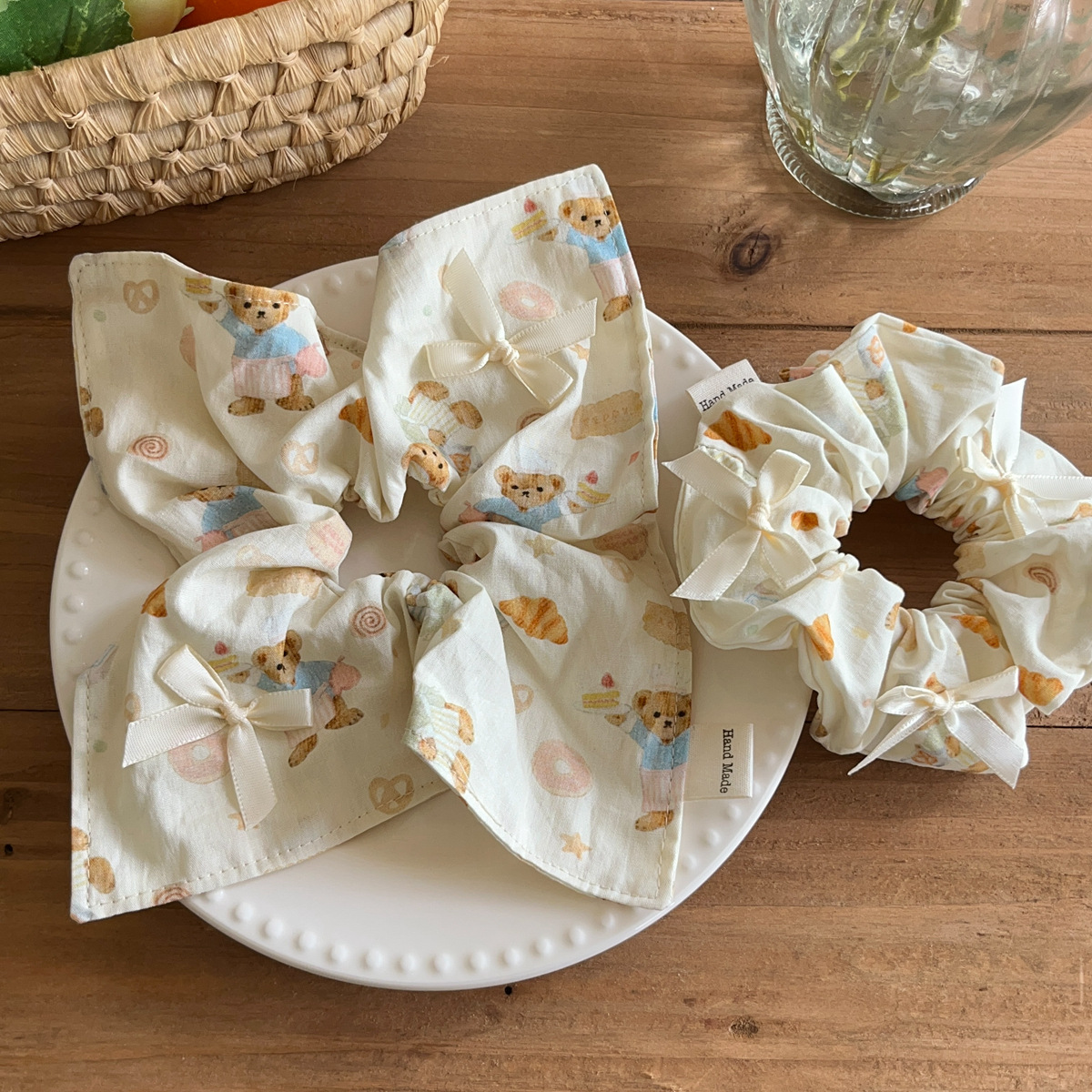 Crema niña oso lazo arte de tela intestino grueso cuerda para el cabello bufanda cuadrada cuerda para la cabeza cola de caballo banda de goma accesorios para el cabello tocado nuevo