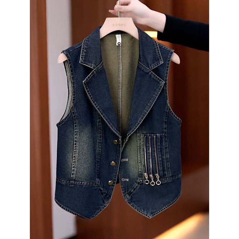 Women's denim vest, new spring/autumn style, retro, sleeveless, fashionable, age-reducing, plus-size, with a unique design, short vest jacket Women's denim vest, new spring/autumn style, retro, sleeveless, fashionable, age-reducing, plus-size, with a unique design, short vest jacket