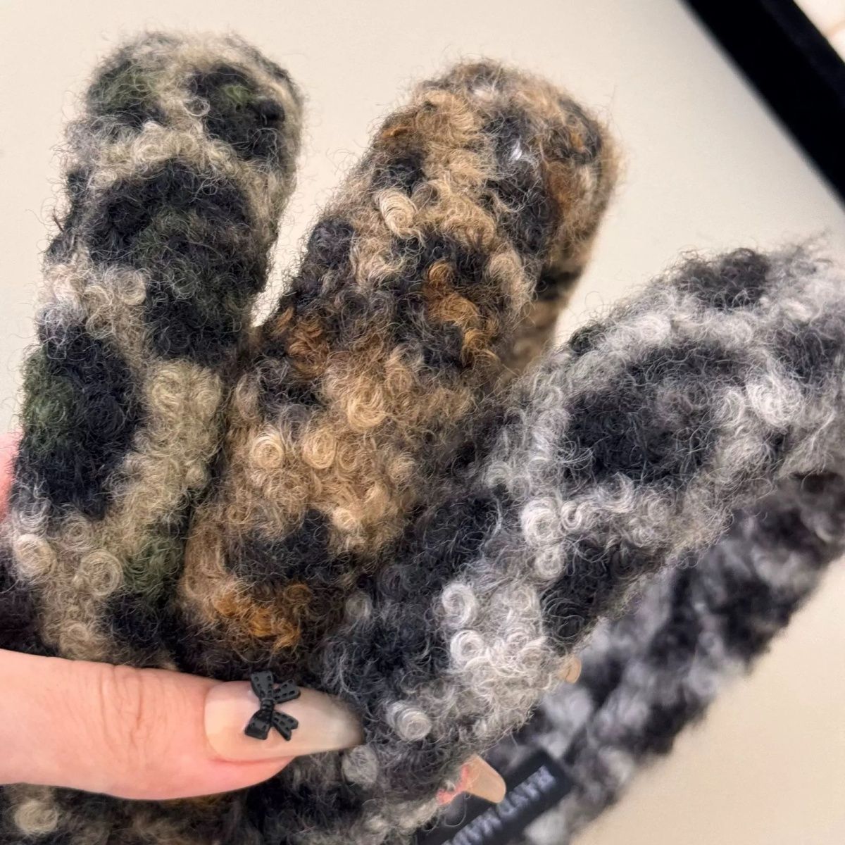 Otoño y invierno de alta calidad cordero estampado leopardo nuevo estilo de moda cabeza de cabeza de alto cinturón de peluche universal fuera de la tarjeta de pelo