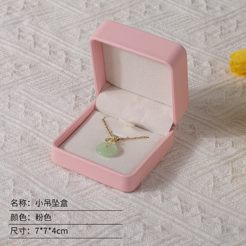 Caja de joyería rosa de alta calidad de cuero pu caja de embalaje de marca de joyería logotipo colgante pulsera collar caja de anillo
