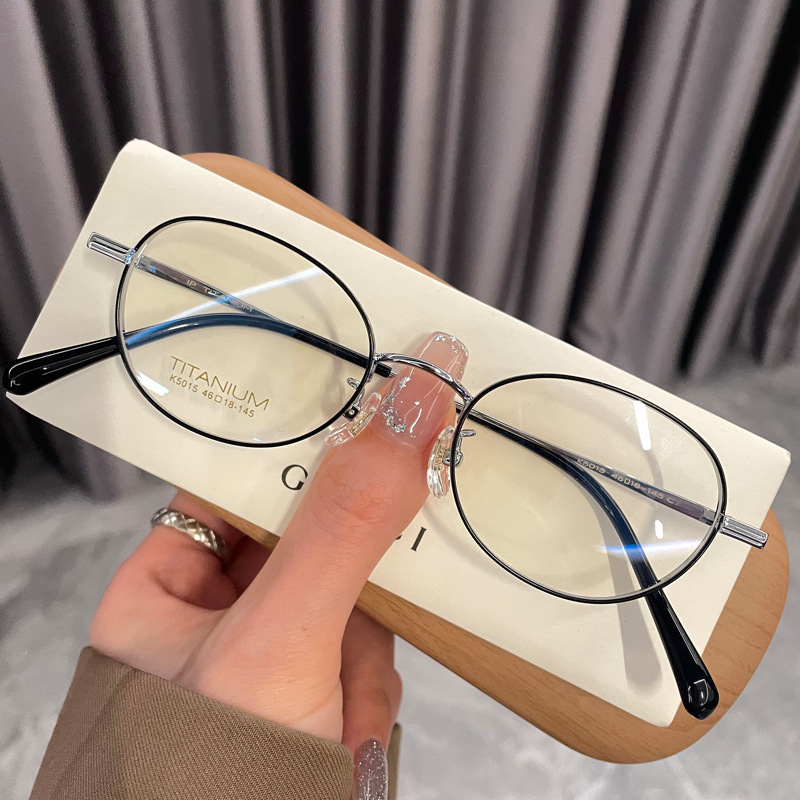 クールで高知性な女性向け、超軽量チタンフレームの小顔用楕円形近視メガネ。度数調整可能。|undefined