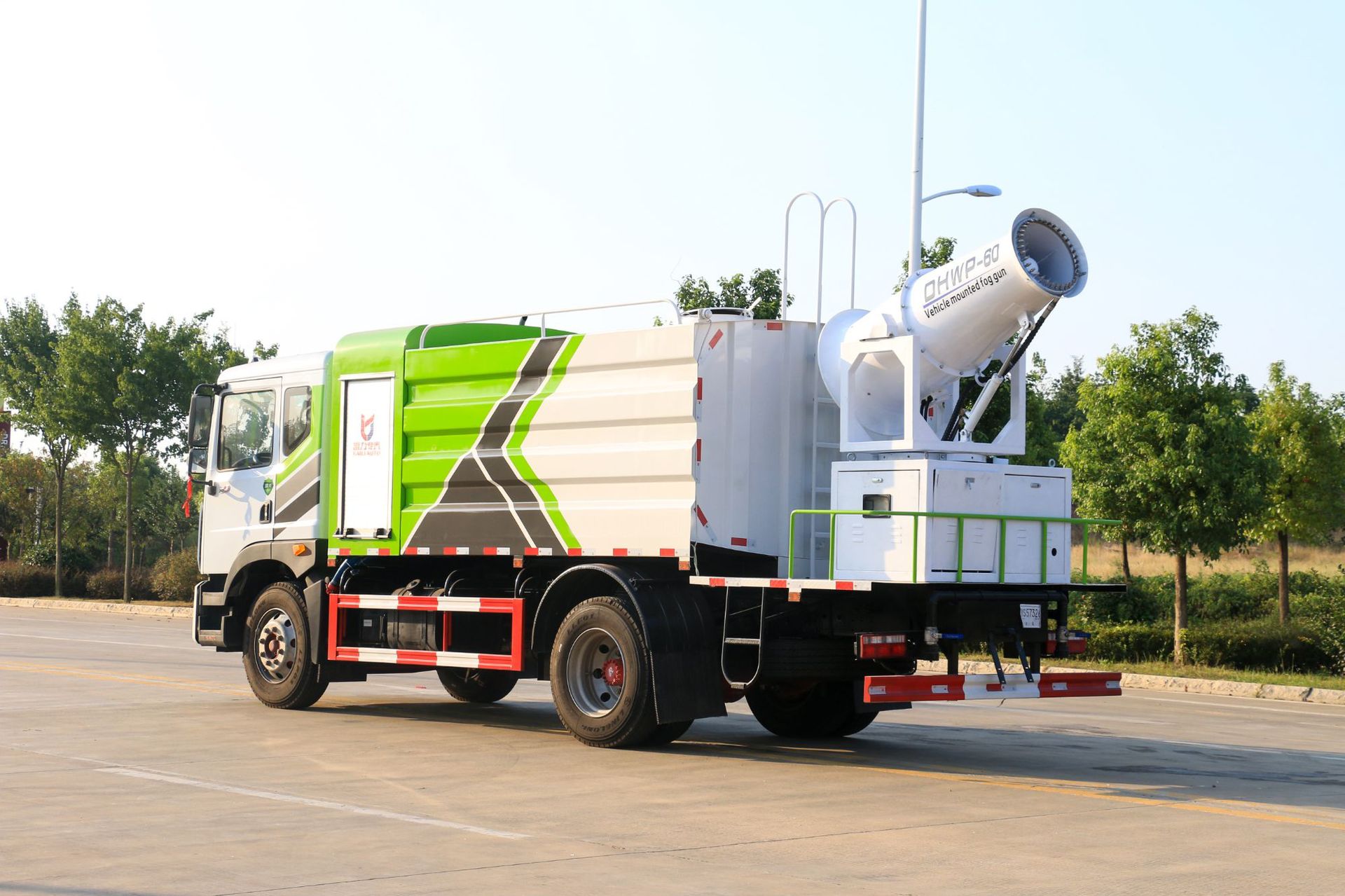 Dongfeng Dolic D9 (Square Tank) 12-Square Meter Spray Dust Suppression Truck 60- 120m Fog Cannon to Remove Haze and Reduce Dust at Demolition Sites