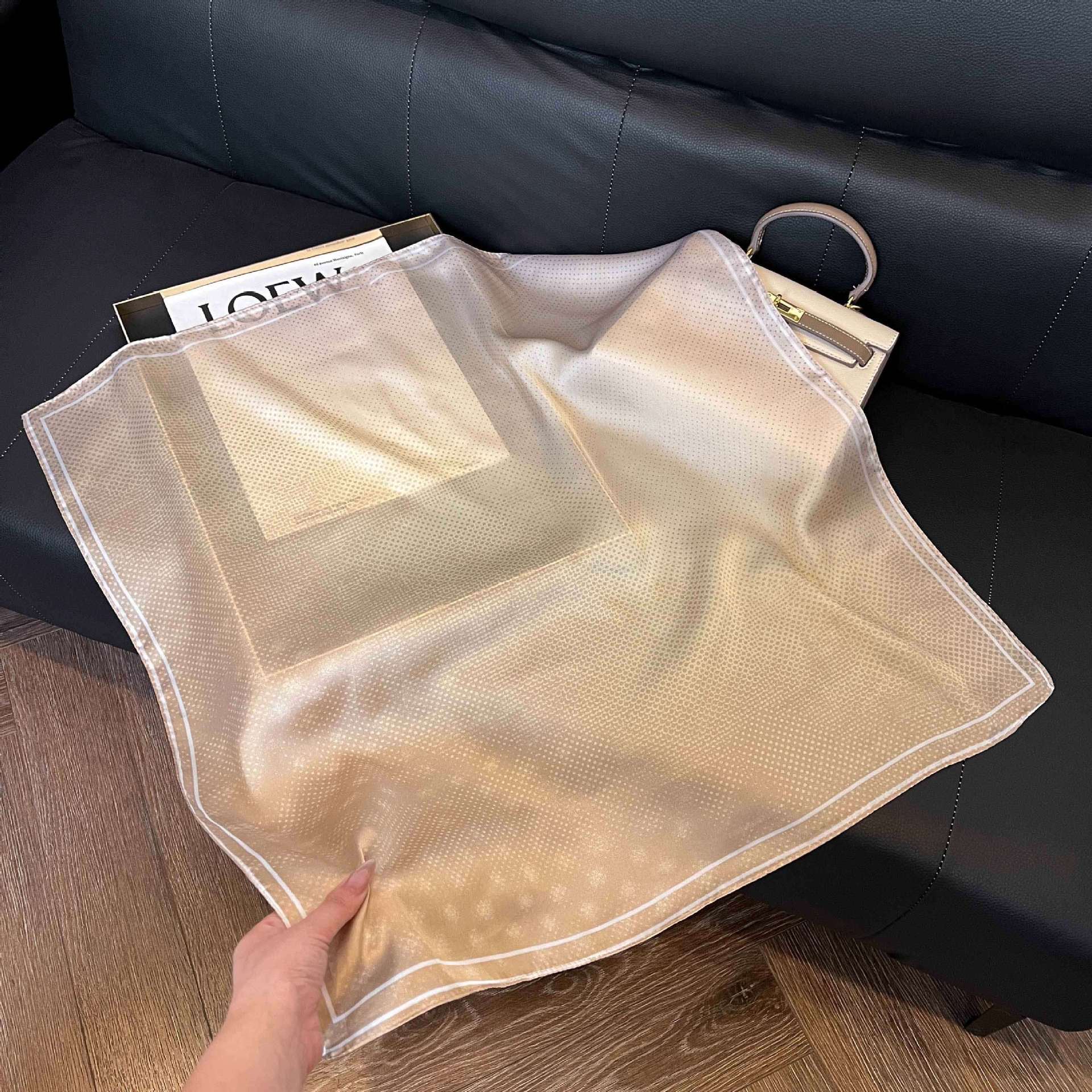 Transfronterizos nuevos bufandas de seda azul de alto nivel de seda cuadrada de simulación bufandas de moda de decoración de moda de combinación bolsa correa de pelo bufandas profesionales
