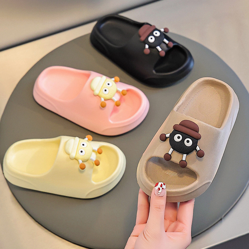Zapatillas para niños verano nuevo niño dibujos animados baño antideslizante fondo suave para niños en el interior zapatillas para niños.