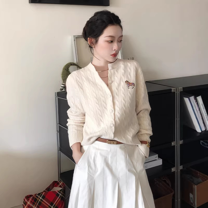 Cable Knit Crew Neck Wool Cardigan 2025 Autumn/Winter New College Style Zodiac Women's Jacket Carousel Horse Embroidery