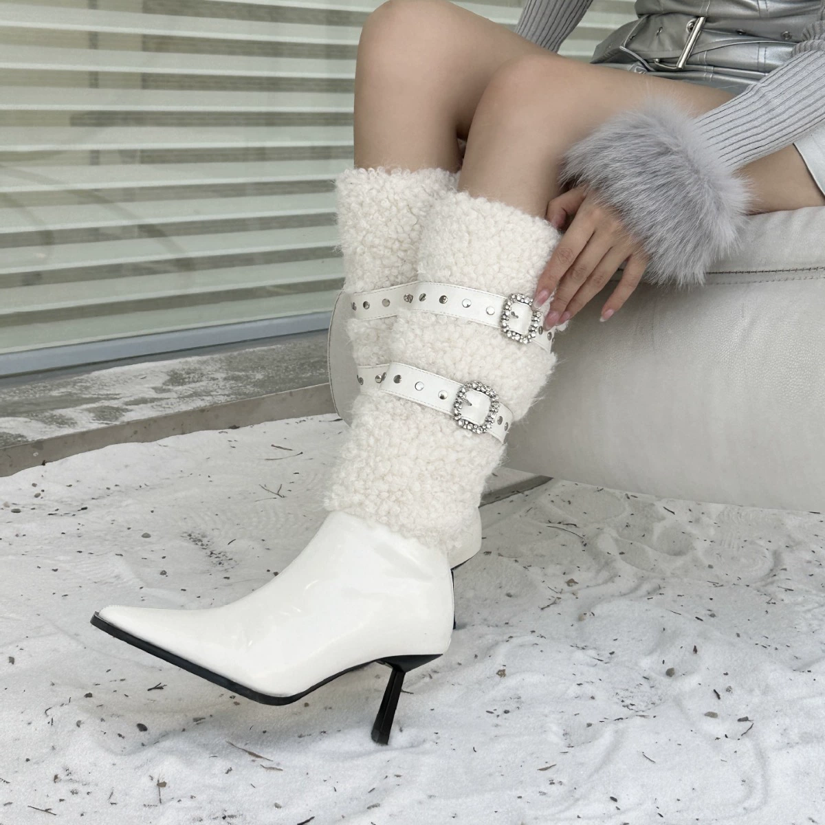 2023 осень-зима Новые длинные сапоги с заостренным носком и пряжкой на поясе Женские брюки на шпильке с боковой молнией брюки трубки модные сапоги мундштук