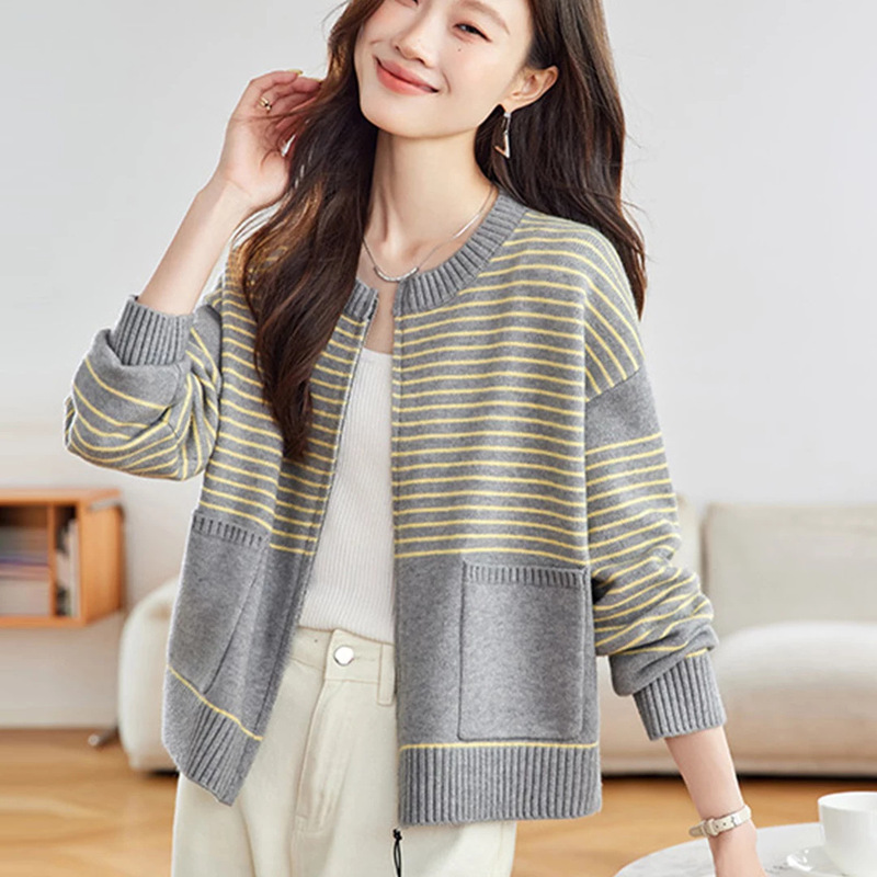 Early autumn, chic striped knit cardigan for women, perfect for layering in spring and autumn, loose and casual style, popular zip-up sweater jacket