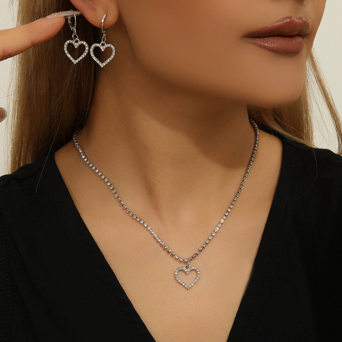 Корейское и японское модное ожерелье с полным бриллиантом и полым сердцем, трансграничное новое стильное сверкающее бриллиантовое ожерелье со стразами и цирконом, цепочка на ключицу интернет-знаменитостей