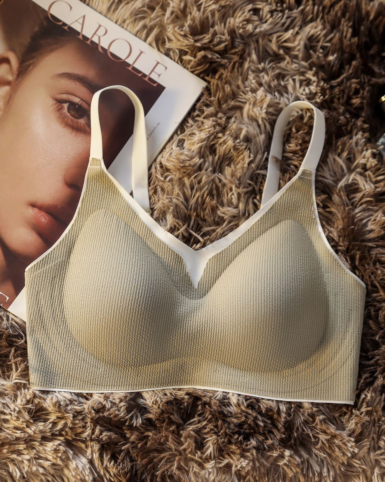 Una pieza de rosca de soporte suave ropa interior damas sin anillo de acero sujetador de colapsar anti-caída soporte superior fija copa sujetador delgado