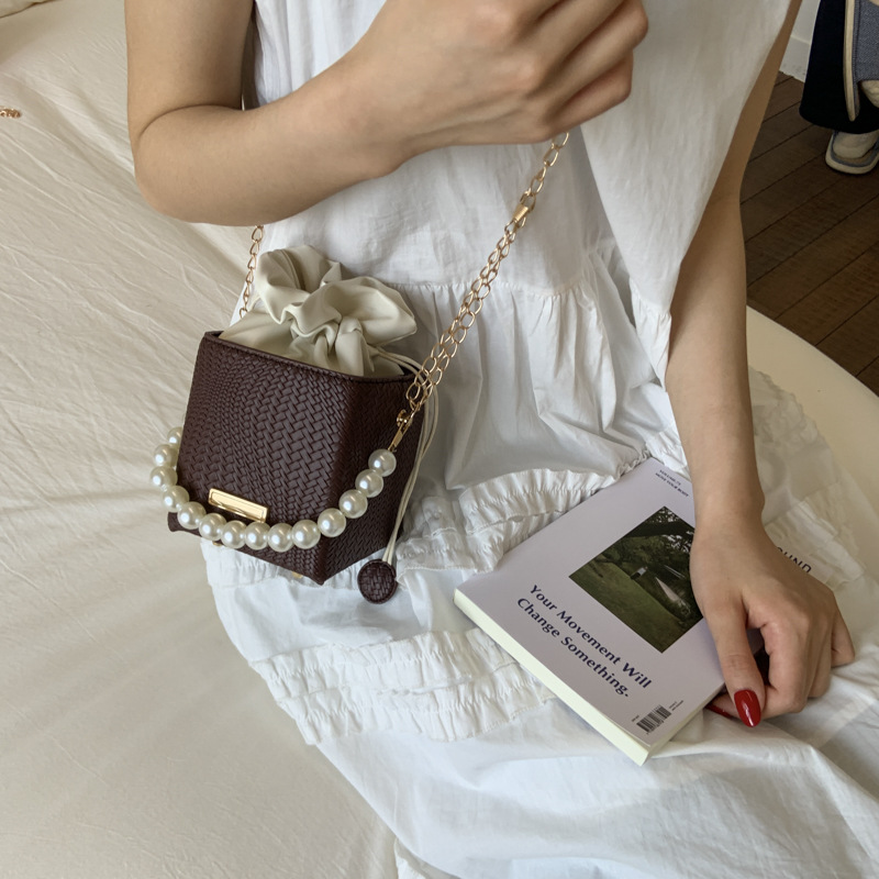 Niche Zhong moda bolso de cubo de mano mujer 2025 nuevo estilo coreano simple versátil bolso de hombro con patrón de ramas