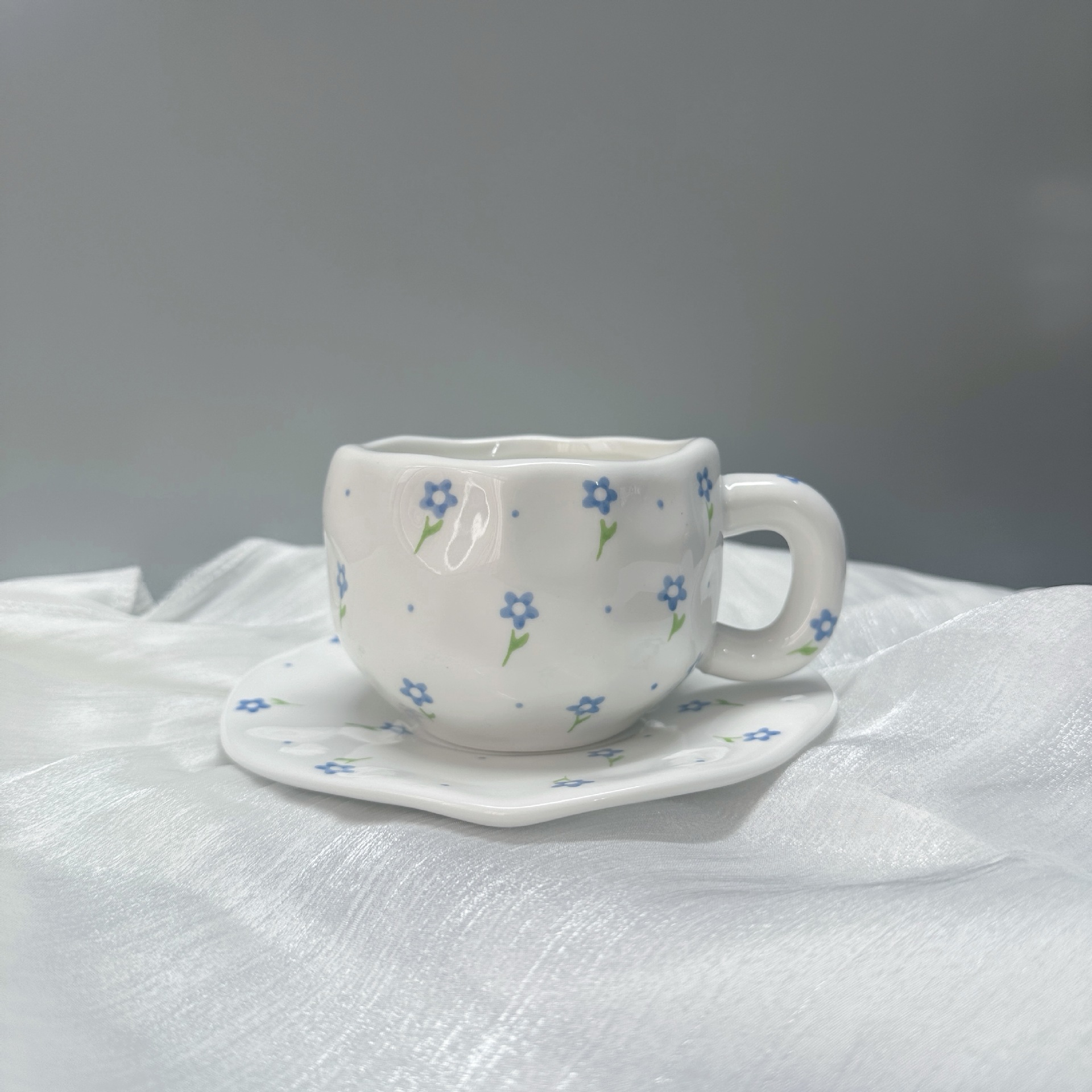 Tazas y platos de cerámica de flores retro de estilo coreano, tazas y platos de café irregular pellizcado a mano, tazas y platos de té de la tarde