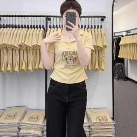 韩系黄色翻领正肩短袖t恤女2026夏季新款大码胖mm设计感显瘦上衣