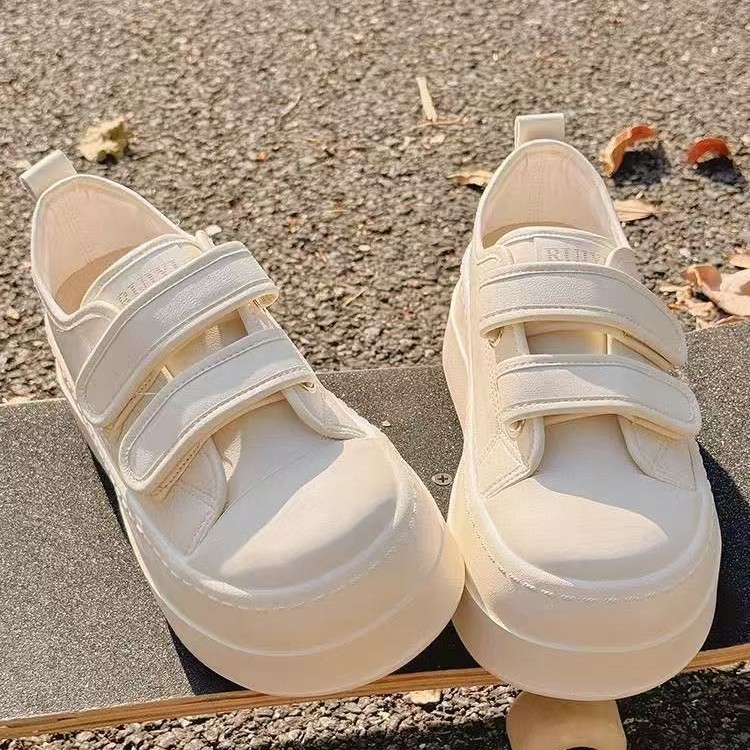 Nicho de estudiantes primavera 2025 cuero velcro zapatos blancos para mujeres nuevos zapatos de diseño muffin bonito bonito zapatos de pan chic