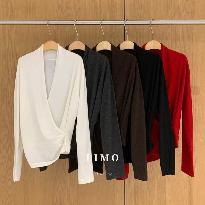LIMO 交叉v领显瘦设计感十三行秋季新款极简气质百搭毛织上衣|undefined