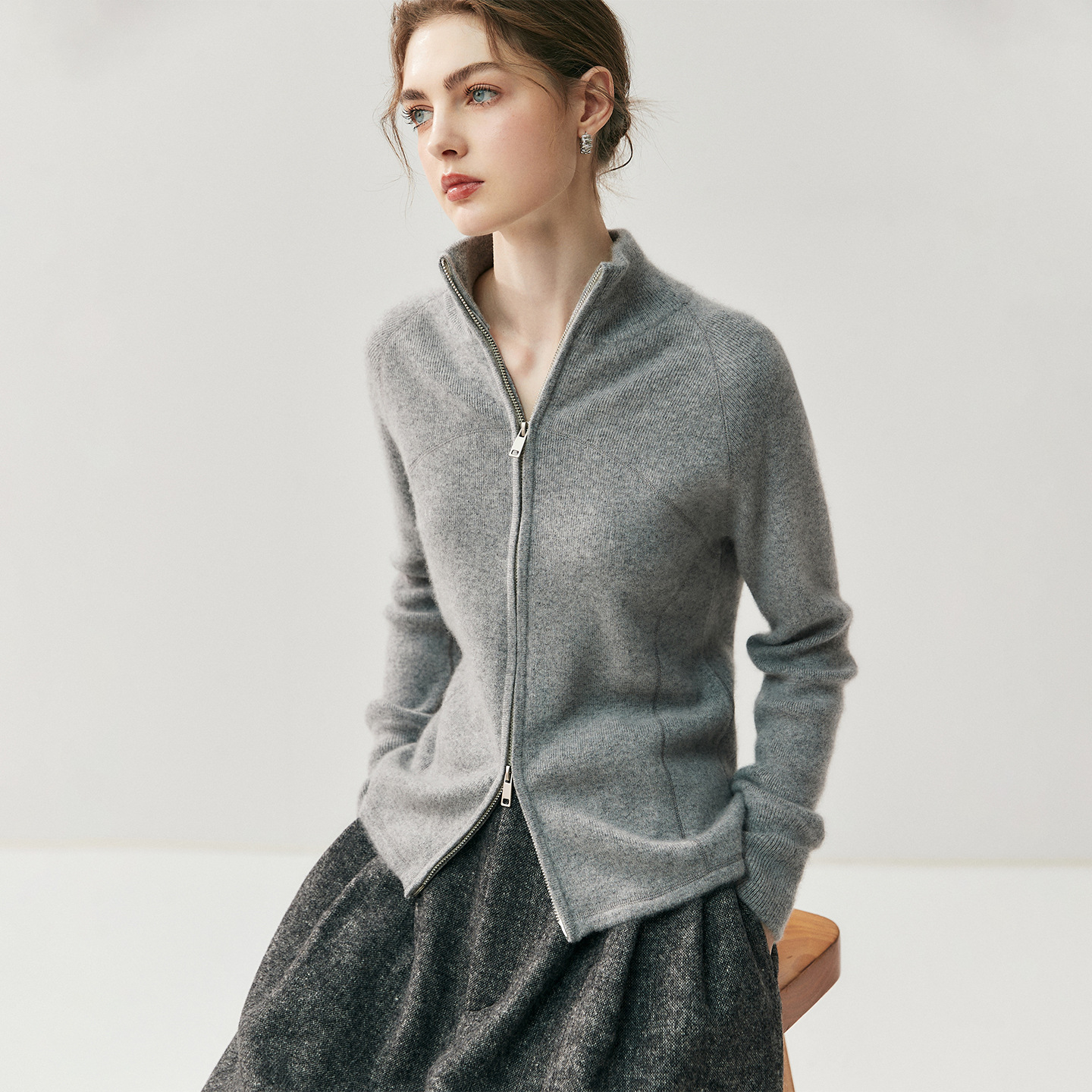 立领羊绒针织开衫女秋冬新款双拉链羊毛针织卫衣棚缝工艺毛衣外套