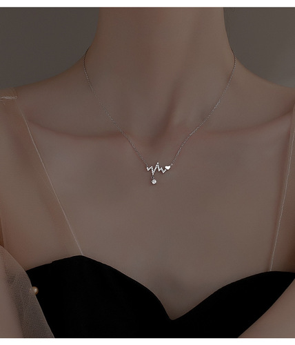 Japanese and Korean Style Summer New Heartbeat Necklace for Women, Unique and Trendy, Instagram Influencer, ECG Lock Chain, Choker Necklace