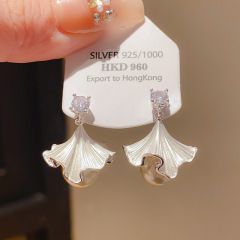 银针甜美锆石仿珍珠银杏叶流苏耳环时尚独特小众气质高级感耳饰女
